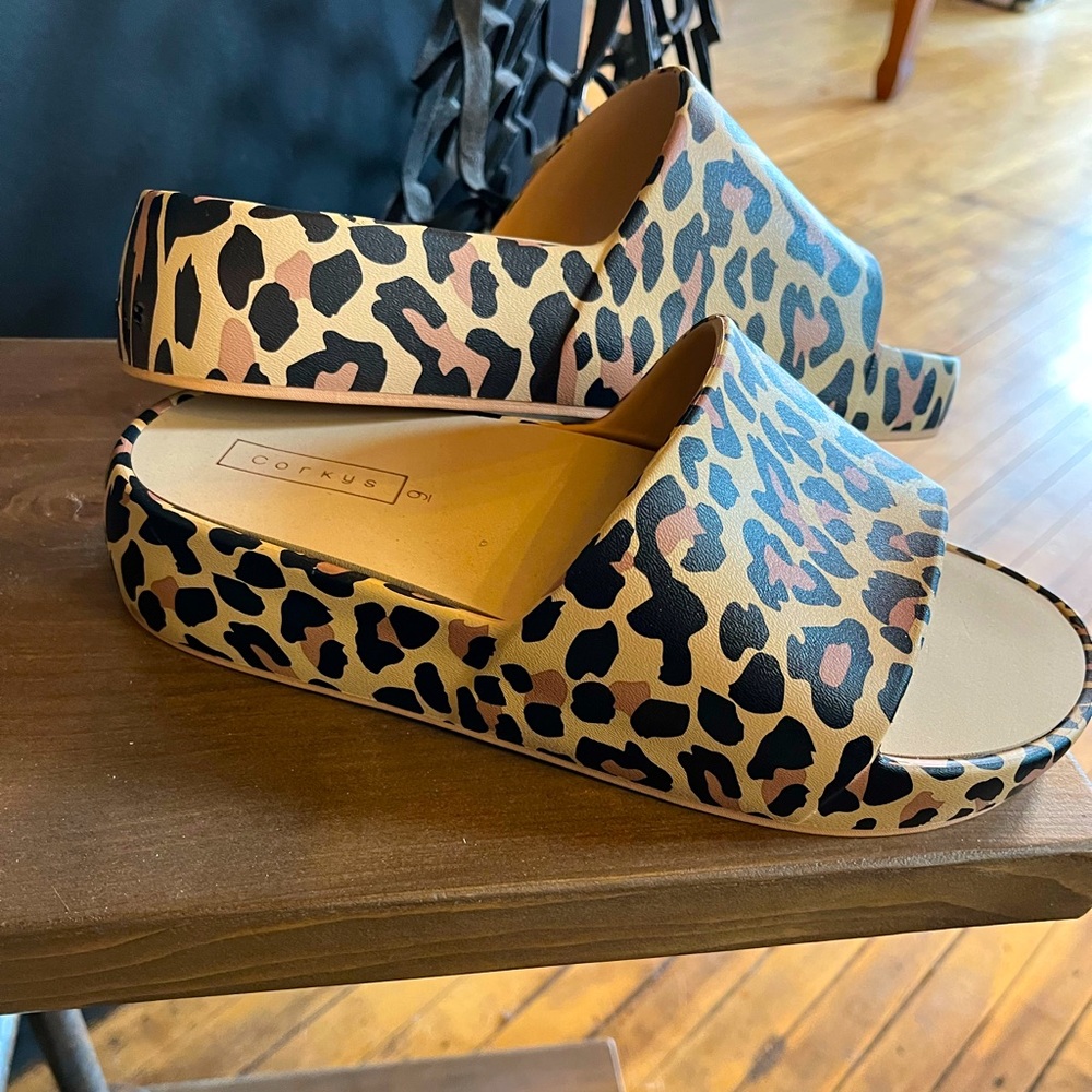 Boutique Cushy Cheetah Platform Sandals